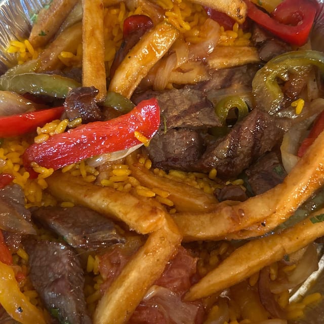 Lomo Saltado.